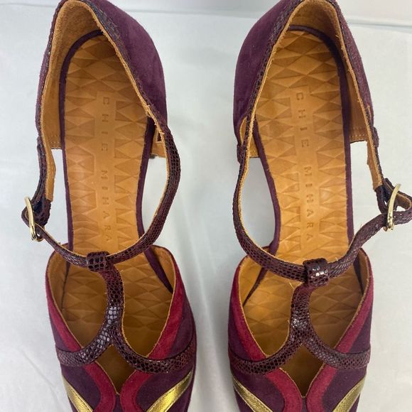 Chie Mihara 
Myla Suede Pumps Croc Textured Leather Gold T Strap Women’s - Picture 4 of 13